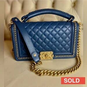 ‼️SOLD‼️Chanel Chain Handle Boy Flap Bag Quilted Calfskin
Old Medium